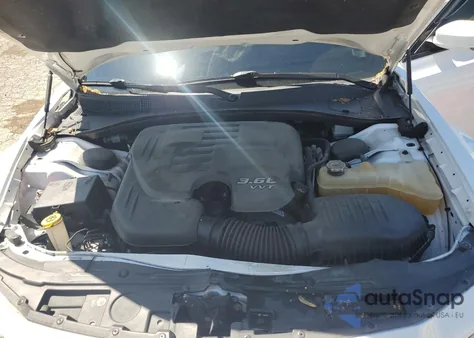 2018 Chrysler 300 S z USA, uszkodzony, nr VIN 2C3CCABG5JH264000